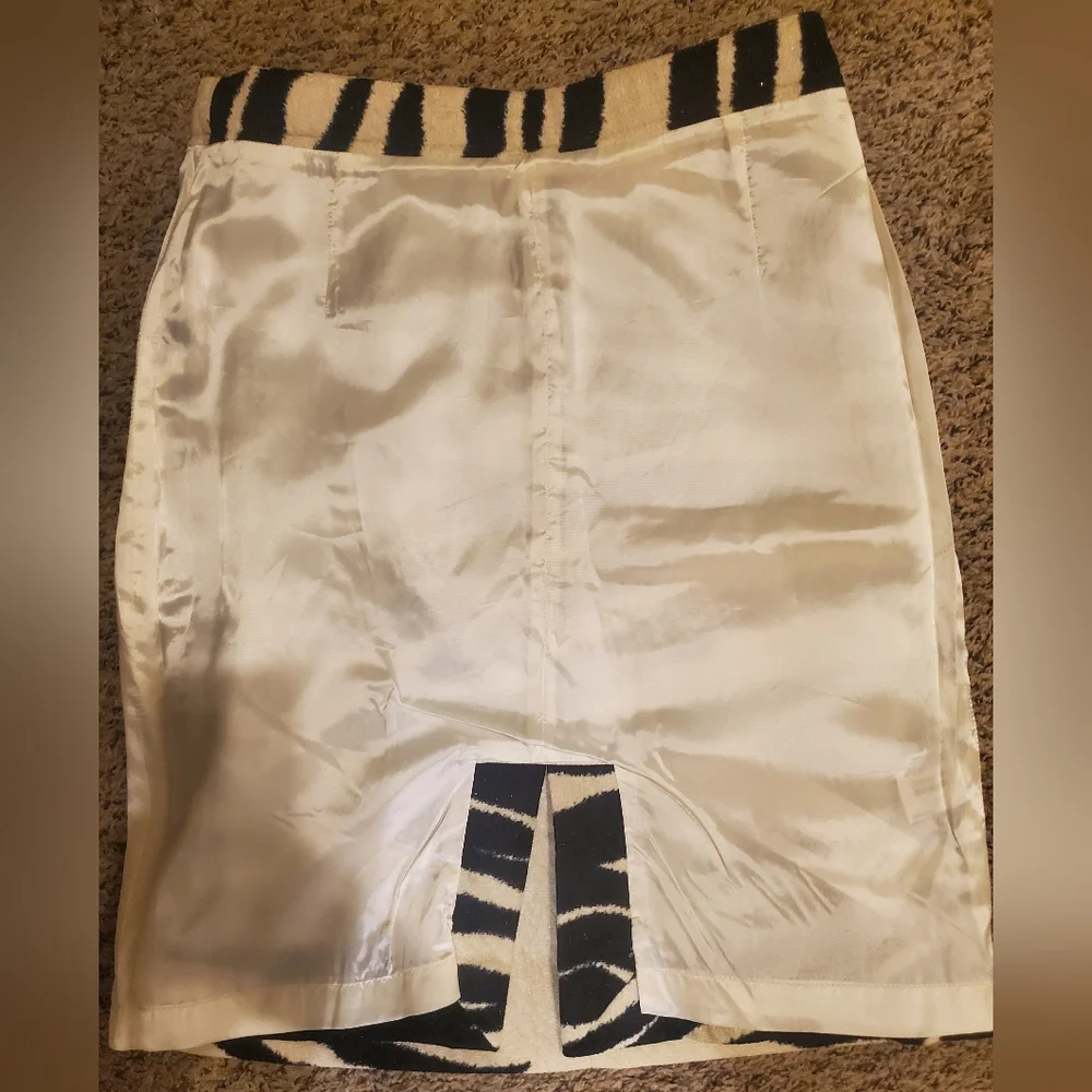 Dries Van Noten Zebra Patterned Skirt in Black and Cream - Picture 5 of 8